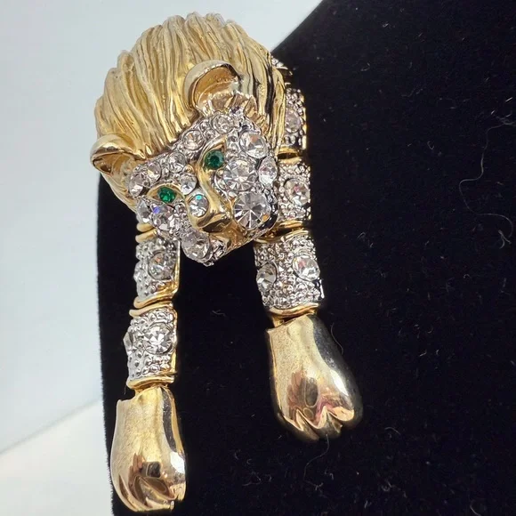 Rhinestone Gold Tone Articulated Lion Brooch - Picture 4 of 16